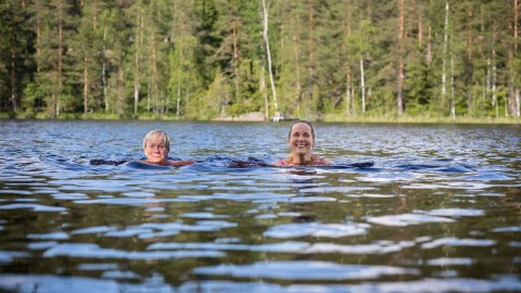 Swimming directly from sauna in lake Kaitlampi