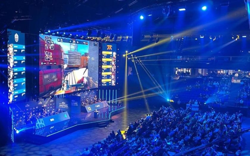 Espoo Metro Areena with huge screen and people competing in Elisa Esports tournament