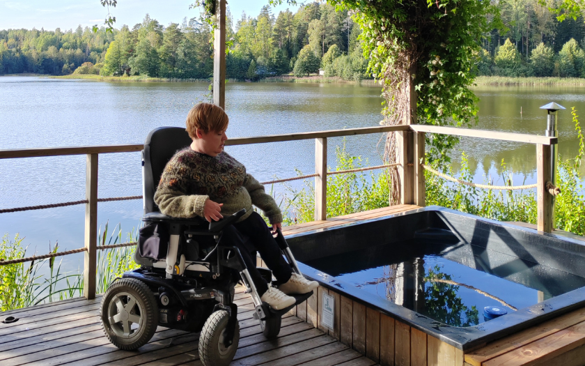 Wheelchair visitor by the whirpool at Nuuksion Taika 