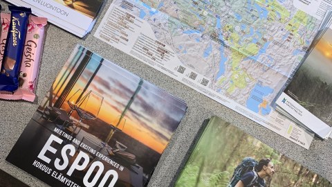 Table with maps and brochures about Espoo's sights